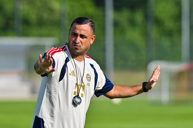 Trainingsauftakt FC Bayern München II; 22.06.2026 MÜNCHEN, GERMANY - 22. June: im Bild Babak KEYHANFAR CO-Trainer FC Bayern München II beim Trainingsauftakt der kleinen Bayern *** FC Bayern Munich II Kicks Off Training Season on June 22, 2026, in Munich, Germany. Pictured Copyright: xBEAUTIFULxSPORTS Goldbergx