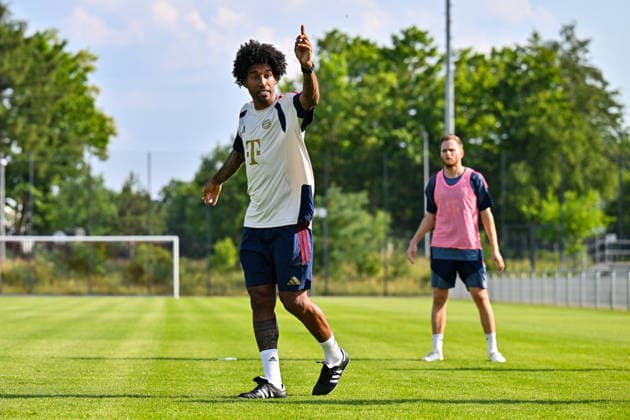 Trainingsauftakt FC Bayern München II; 22.06.2026 MÜNCHEN, GERMANY - 22. June: im Bild DANTE Bonfim Costa Santos Cheftrainer FC Bayern München II beim Trainingsauftakt der kleinen Bayern *** FC Bayern Munich II Kicks Off Training Season on June 22, 2026, in Munich, Germany. Pictured Copyright: xBEAUTIFULxSPORTS Goldbergx