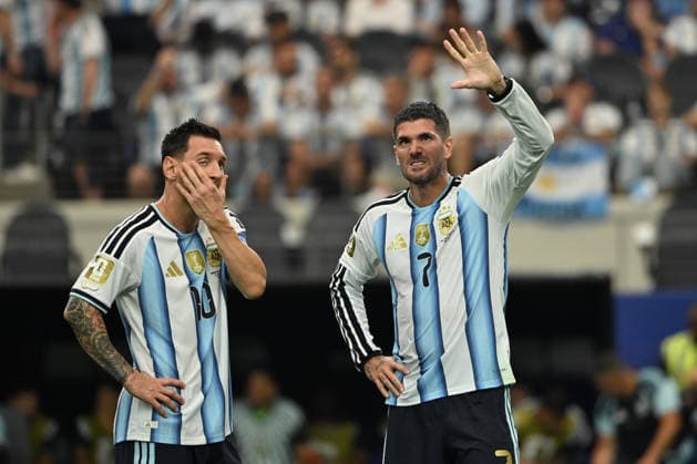 Argentina v Austria: Group J - FIFA World Cup, WM, Weltmeisterschaft, Fussball 2026 Lionel Messi of Argentina and Rodrigo De Paul react after Messi misses a penalty during the FIFA World Cup Group J match between Argentina and Austria at Dallas Stadium in Dallas, United States, on June 22, 2026. Dallas Texas United States  Copyright: xMIxNewsx originalFilename:fletcher-argentin260622_npEZV.jpg