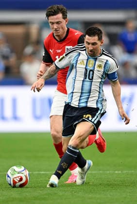 (260623) -- DALLAS, June 23, 2026 -- Lionel Messi (R) of Argentina breaks through during the group J match between Argentina and Austria at the 2026 FIFA World Cup, WM, Weltmeisterschaft, Fussball at Dallas Stadium in Dallas, the United States, June 22, 2026. ) (SP)U.S.-DALLAS-FOOTBALL-FIFA WORLD CUP-GROUP J-ARG VS AUT ChengxMin 