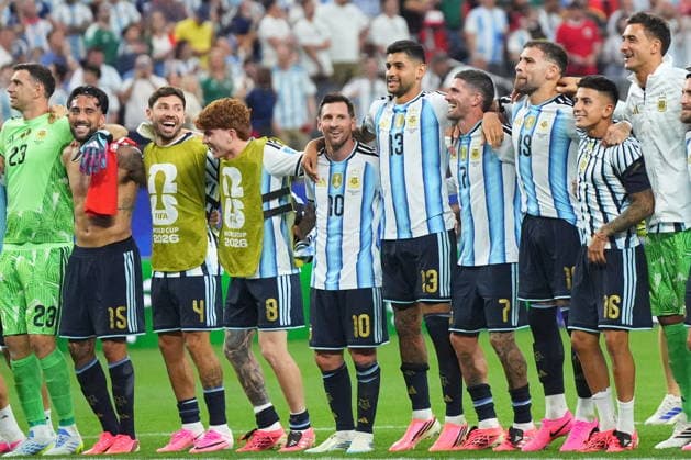FIFA World Cup, WM, Weltmeisterschaft, Fussball 2026 - Group J - Argentina vs Austria Lionel Messi (C) of Argentina and his teammamtes celebrate victory after the FIFA World Cup 2026 group stage match Argentina against Austria, in Dallas, USA, 22 June 2026. DALLAS United States  Copyright: xJEFFREYxMCWHORTERx