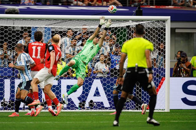 Emiliano Martinez seen during FIFA World Cup, WM, Weltmeisterschaft, Fussball 2026 game between national teams of Argentina and Austria (Grzegorz Wajda Ball Raw Images) Arlington Dallas Stadium USA Copyright: xGrzegorzxWajdax grzegorzwajda_argentina_austria_2526_5-27