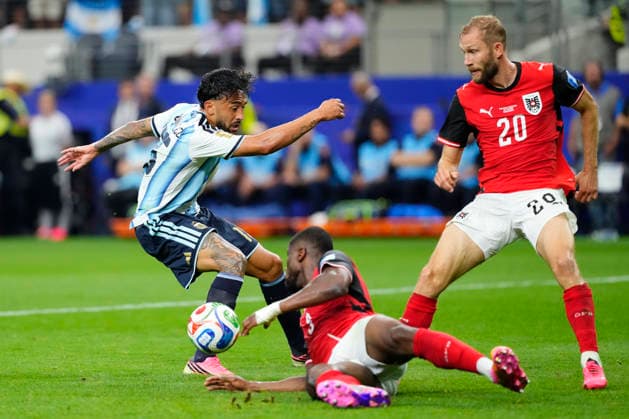 June 22, 2026, Arlington, Texas, United States: Nico Gonzalez of Argentina kicks the ball during the FIFA World Cup, WM, Weltmeisterschaft, Fussball 2026 Group J match between Argentina and Austria at Dallas Stadium on June 22, 2026 in Arlington, Texas. Argentina V Austria: Group J - FIFA World Cup 2026  - ZUMAa181 20260622_zaa_a181_100 Copyright: xJosexBretonx