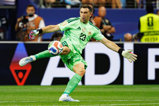 Emiliano Martinez seen during FIFA World Cup, WM, Weltmeisterschaft, Fussball 2026 game between national teams of Argentina and Austria (Grzegorz Wajda Ball Raw Images) Arlington Dallas Stadium USA Copyright: xGrzegorzxWajdax grzegorzwajda_argentina_austria_2526_6-16