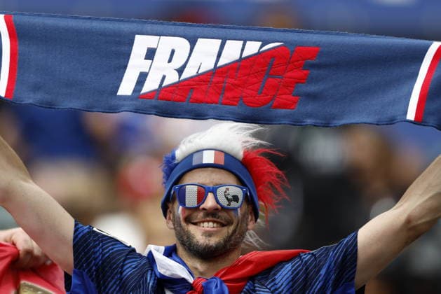 FIFA World Cup, WM, Weltmeisterschaft, Fussball 2026 - Group I - France vs Iraq A supporter of France poses with a scarf ahead of the FIFA World Cup 2026 group stage match France against Iraq, in Philadelphia, Pennsylvania, USA, 22 June 2026. PHILADELPHIA United States  Copyright: xWILLxOLIVERx