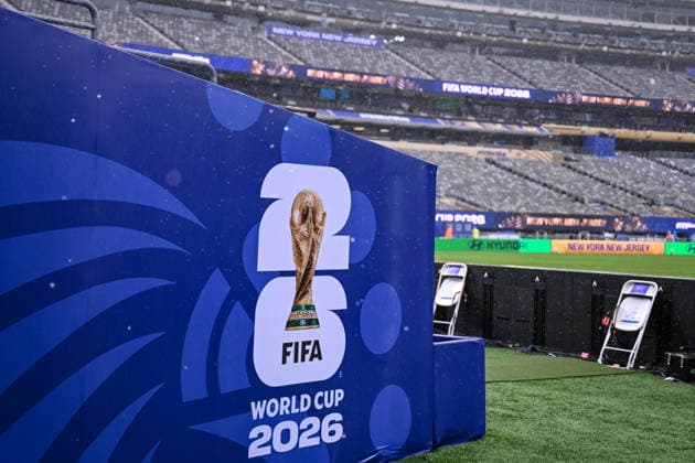 FIFA World Cup, WM, Weltmeisterschaft, Fussball 2026 logo in the rain during the FIFA World Cup 2026 Group I match between Norway and Senegal at New York New Jersey Stadium on June 22, 2026 in East Rutherford, United States. (Photo by Harry Langer DeFodi Images) - *** The 2026 FIFA World Cup logo in the rain during the 2026 FIFA World Cup Group I match between Norway and Senegal at New York New Jersey Stadium on June 22, 2026, in East Rutherford, United States. Photo by Harry Langer, DeFodi Images,detected_source_language