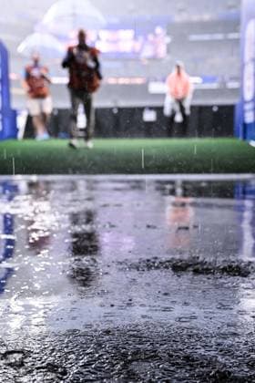 Heavy rain in the stadium during the FIFA World Cup, WM, Weltmeisterschaft, Fussball 2026 Group I match between Norway and Senegal at New York New Jersey Stadium on June 22, 2026 in East Rutherford, United States. (Photo by Harry Langer DeFodi Images) - *** Heavy rain at the stadium during the 2026 FIFA World Cup Group I match between Norway and Senegal at New York New Jersey Stadium on June 22, 2026, in East Rutherford, United States. Photo by Harry Langer, DeFodi Images,detected_source_language