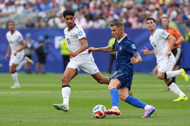 Lucas Digne (R) of France vies for the ball with Ahmed Qasim of Iraq during the FIFA World Cup, WM, Weltmeisterschaft, Fussball 2026 group stage match France against Iraq at the Lincoln Financial stadium in Philadelphia, United States, 22 June 2026. FIFA WORLD CUP 2026 - Group I France vs Iraq !ACHTUNG: NUR REDAKTIONELLE NUTZUNG!  Copyright: xÁngelxColmenaresx AME3408 20260622-55020678058_1