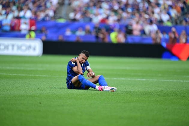 France v Iraq - FIFA World Cup, WM, Weltmeisterschaft, Fussball 2026 - Group I PHILADELPHIA, UNITED STATES - JUNE 22: Kylian Mbappe (10) of France falls down during the 2026 FIFA World Cup First Stage Group I match between France and Iraq at Lincoln Financial Field (Philadelphia Stadium) in Philadelphia, Pennsylvania, United States on June 22, 2026. Abdulhamid Hosbas Anadolu Pennsylvania United States. Editorial use only. Please get in touch for any other usage.  Copyright: x2026xAnadoluxAbdulhamidxHosbasx