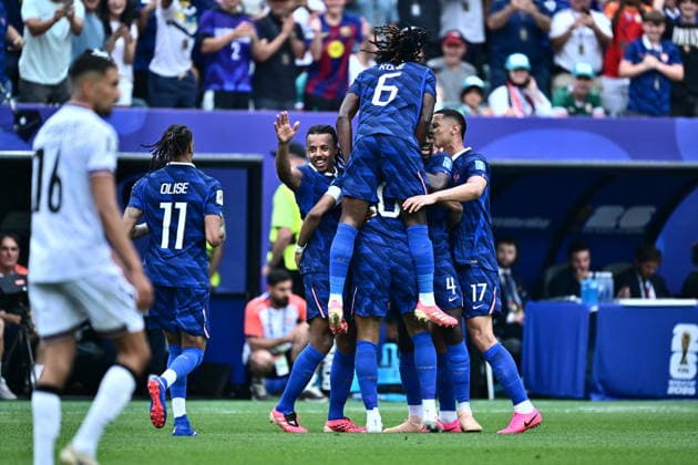 France v Iraq - FIFA World Cup, WM, Weltmeisterschaft, Fussball 2026 - Group I PHILADELPHIA, UNITED STATES - JUNE 22: Kylian Mbappe (10) of France celebrates with teammates after scoring a goal during the 2026 FIFA World Cup First Stage Group I match between France and Iraq at Lincoln Financial Field (Philadelphia Stadium) in Philadelphia, Pennsylvania, United States on June 22, 2026. Abdulhamid Hosbas Anadolu Pennsylvania United States. Editorial use only. Please get in touch for any other usage.  Copyright: x2026xAnadoluxAbdulhamidxHosbasx
