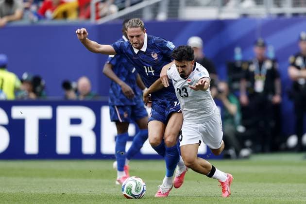 PHILADELPHIA - (LR) Adrien Rabiot of France, Merchas Doski of Iraq during the 2026 FIFA World Cup, WM, Weltmeisterschaft, Fussball Group 1 match between France and Iraq at the Philadelphia Stadium on June 22, 2026, in Philadelphia, United States. MAURICE VAN STEEN ANP FIFA World Cup 2026 2026 xVIxANPxSportx xMauricexvanxSteenxIVx 561692807 originalFilename: 561692807.jpg