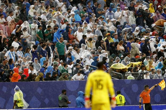 FIFA World Cup, WM, Weltmeisterschaft, Fussball 2026 - Group I - France vs Iraq Attendees use plastic ponchos due to the rain during the FIFA World Cup 2026 group stage match France against Iraq, in Philadelphia, Pennsylvania, USA, 22 June 2026. PHILADELPHIA United States  Copyright: xWILLxOLIVERx