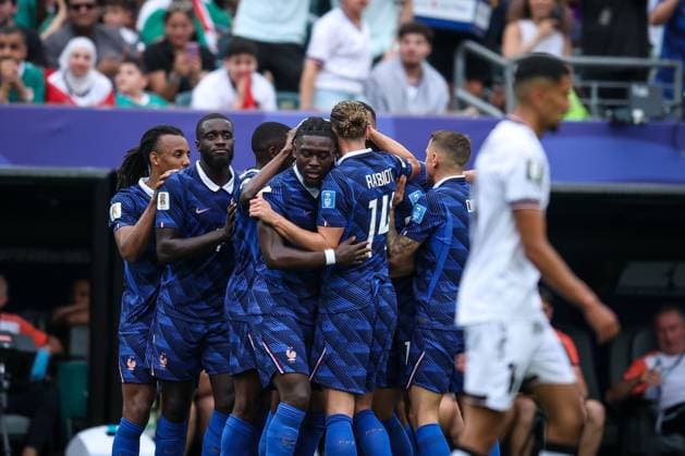 France v Iraq Group I - FIFA World Cup, WM, Weltmeisterschaft, Fussball 2026 PHILADELPHIA, PENNSYLVANIA - JUNE 22, 2026: France players celebrate after Kylian Mbappe ( 10) scored his team s opening goal during the FIFA World Cup 2026 Group I match between France and Iraq at Philadelphia Stadium in Philadelphia, Pennsylvania, on June 22, 2026. PHILADELPHIA United States of America Copyright: x xAymanxArefxMohamedxSaadxElxDinx xJNAxPressx