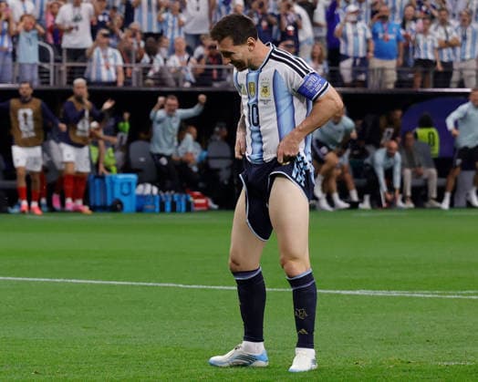 June 22, 2026, Arlington, Texas, USA: Argentina forward LIONEL MESSI (10) after missing a penalty kick during the 2026 FIFA World Cup, WM, Weltmeisterschaft, Fussball Group J match between Argentina and Austria at Dallas Stadium on June 22, 2026 in Arlington, Texas. Arlington USA - ZUMAa325 20260622_zsa_a325_035 Copyright: xDavidxBalleringxIix
