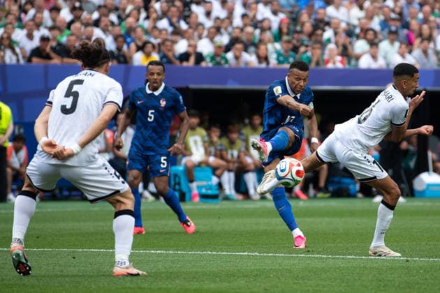 France v Iraq: Group I - FIFA World Cup, WM, Weltmeisterschaft, Fussball 2026 PHILADELPHIA, PENNSYLVANIA - JUNE 22: Kylian Mbappe of France scores his team s first goal during the FIFA World Cup 2026 Group I match between France and Iraq at Philadelphia Stadium on June 22, 2026 in Philadelphia, Pennsylvania. (Photo by Joe Prior Visionhaus via ) Philadelphia Philadelphia Stadium Pennsylvania United States Copyright: xVisionhausx 776447881