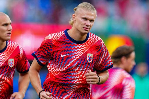 Erling Haaland of Norway warms up Norway v Senegal, 2026 FIFA World Cup, WM, Weltmeisterschaft, Fussball Group I, Football, New York New Jersey Stadium, East Rutherford, New Jersey, USA - 22 Jun 2026East Rutherford New York New Jersey Stadium New Jersey (NJ) United States of America EDITORIAL USE ONLY No use with unauthorised audio, video, data, fixture lists, club league logos or live services. Online in-match use limited to 120 images, no video emulation. No use in betting, games or single club league player publications.  Copyright: xJavierxGarcia Shutterstockx 16949464d