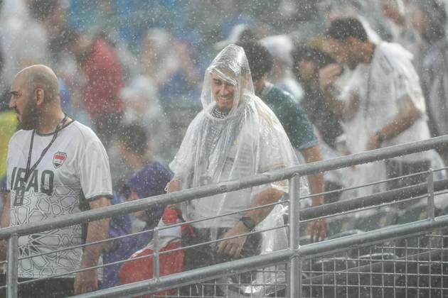 Iraq fan in the rain France v Iraq, 2026 FIFA World Cup, WM, Weltmeisterschaft, Fussball Group I, Football, Philadelphia Stadium, Philadelphia, Pennsylvania, USA - 22 Jun 2026Philadelphia Philadelphia Stadium Pennsylvania (PA) United States of America  Copyright: xIsmaelxAdnan Shutterstockx 16950632bv