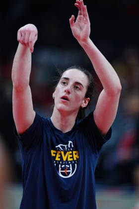 INDIANAPOLIS, IN - JUNE 22: Indiana Fever guard Caitlin Clark (22) warms up before the game against the Phoenix Mercury on June 22, 2026, at Gainbridge Fieldhouse in Indianapolis, Indiana. (Photo by Brian Spurlock Icon Sportswire) WNBA, Basketball Damen, USA JUN 22 Phoenix Mercury at Indiana Fever EDITORIAL USE ONLY Icon2606224