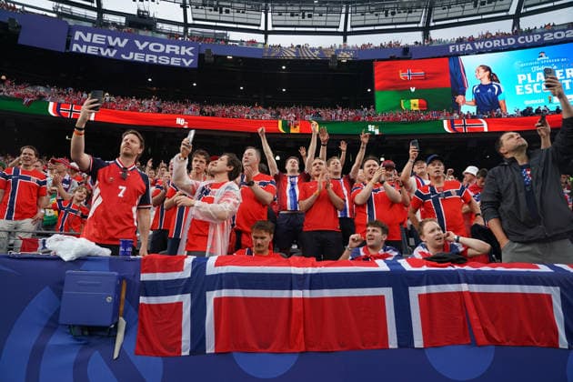 Norwegische Fans feiern - New York 22.06.2026: Norwegen vs. Senegal, MetLife Stadium, World Cup 26 Gruppe I, 2. Spieltag *** Norwegian fans celebrate New York, June 22, 2026