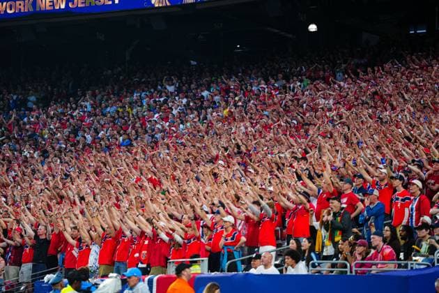 Norway fans do their famous clapping Norway v Senegal, 2026 FIFA World Cup, WM, Weltmeisterschaft, Fussball Group I, Football, New York New Jersey Stadium, East Rutherford, New Jersey, USA - 22 Jun 2026East Rutherford New York New Jersey Stadium New Jersey (NJ) United States of America EDITORIAL USE ONLY No use with unauthorised audio, video, data, fixture lists, club league logos or live services. Online in-match use limited to 120 images, no video emulation. No use in betting, games or single club league player publications.  Copyright: xJavierxGarcia Shutterstockx 16949464o