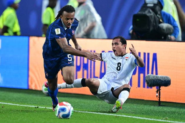 France v Iraq - FIFA World Cup, WM, Weltmeisterschaft, Fussball 2026 - Group I PHILADELPHIA, UNITED STATES - JUNE 22: Jules Kounde (5) of France in action against Ibrahim Bayesh (8) of Iraq during the 2026 FIFA World Cup First Stage Group I match between France and Iraq at Lincoln Financial Field (Philadelphia Stadium) in Philadelphia, Pennsylvania, United States on June 22, 2026. Abdulhamid Hosbas Anadolu Philadelphia United States. Editorial use only. Please get in touch for any other usage.  Copyright: x2026xAnadoluxAbdulhamidxHosbasx