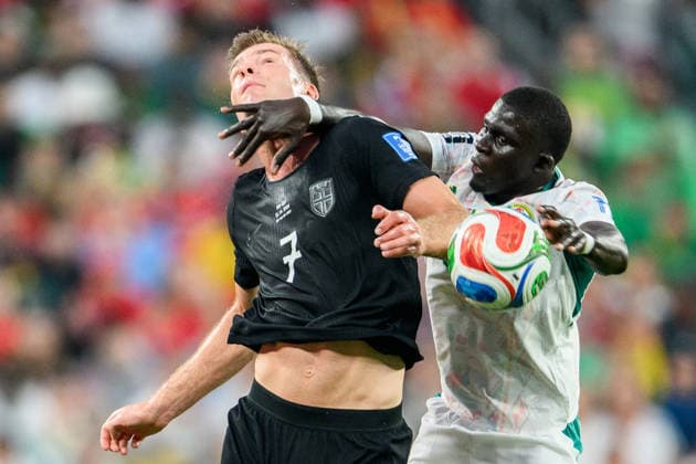 260622 Alexander Sorloth of Norway and El Hadji Malick Diouf of Senegal during the FIFA World Cup, WM, Weltmeisterschaft, Fussball 2026 group stage football match between Norway and Senegal on June 22, 2026 in New Jersey. Photo: Jon Olav Nesvold BILDBYRAN COP 217 VG0963 bbeng fotboll football soccer fotball vm fotbolls-vm fotball-vm fotbolls-vm 2026 fifa world cup 2026 new york norge norway senegal *** June 22, 2026  Copyright: JONxOLAVxNESVOLD BB260622JE027