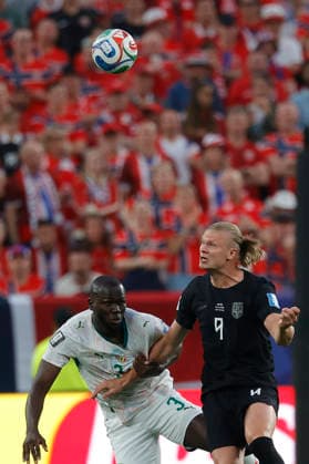 Erling Haaland (R) of Norway in action against Kalidou Koulibaly (L) of Senegal during the FIFA World Cup, WM, Weltmeisterschaft, Fussball 2026 group stage match Norway and Senegal at MetLife stadium in New Jersey, United States, 22 June 2026. FIFA WORLD CUP 2026 - Group I - Norway vs Senegal !ACHTUNG: NUR REDAKTIONELLE NUTZUNG!  Copyright: xSebastiaoxMoreriax GR2077 20260623-55020678754_1