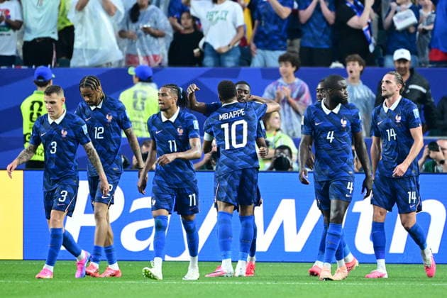 France v Iraq - FIFA World Cup, WM, Weltmeisterschaft, Fussball 2026 - Group I PHILADELPHIA, UNITED STATES - JUNE 22: Ousmane Dembele (7) of France celebrates with his teammate Kylian Mbappe (10) after scoring a goal during the 2026 FIFA World Cup First Stage Group I match between France and Iraq at Lincoln Financial Field (Philadelphia Stadium) in Philadelphia, Pennsylvania, United States on June 22, 2026. Abdulhamid Hosbas Anadolu Pennsylvania United States. Editorial use only. Please get in touch for any other usage.  Copyright: x2026xAnadoluxAbdulhamidxHosbasx