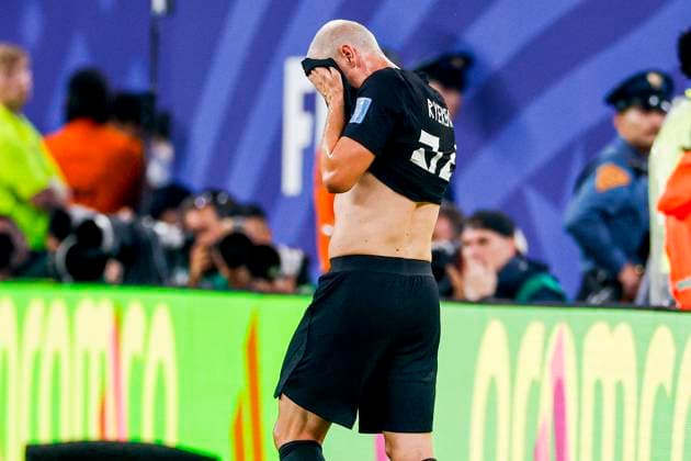 Julian Ryerson of Norway looks dejected after leaving the field injured Norway v Senegal, Group I - FIFA World Cup, WM, Weltmeisterschaft, Fussball 2026, Norway v Senegal, New York New Jersey Stadium, June 22, 2026, East Rutherford, United States.