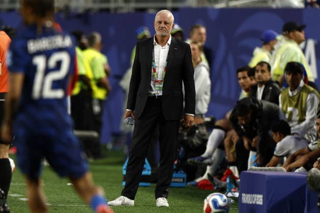 FIFA World Cup, WM, Weltmeisterschaft, Fussball 2026 - Group I - France vs Iraq Iraq s head coach Graham Arnold looks on during the FIFA World Cup 2026 group stage match France against Iraq, in Philadelphia, Pennsylvania, USA, 22 June 2026. PHILADELPHIA United States  Copyright: xWILLxOLIVERx