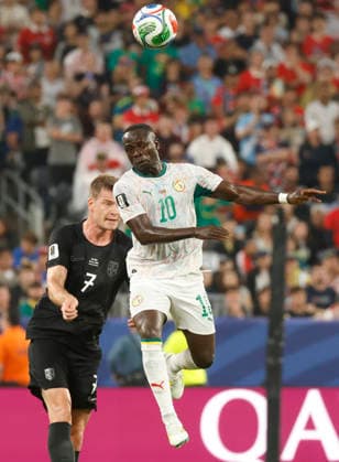 Senegal s Sadio Mane (10) goes up for the ball against Norway s Alexander Sorloth in the first half of a FIFA World Cup, WM, Weltmeisterschaft, Fussball match at New York New Jersey Stadium in East Rutherford, New Jersey, on Monday, June 22, 2026.  NYP20260622914 JOHNxANGELILLO