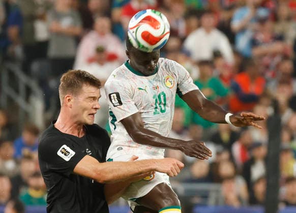 Senegal s Sadio Mane (10) goes up for the ball against Norway s Alexander Sorloth in the first half of a FIFA World Cup, WM, Weltmeisterschaft, Fussball match at New York New Jersey Stadium in East Rutherford, New Jersey, on Monday, June 22, 2026.  NYP20260622915 JOHNxANGELILLO