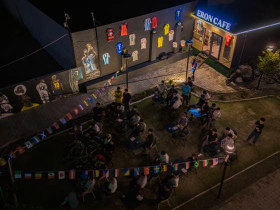 June 22, 2026, Khalifan, Kurdistan Region, Iraq: Khalifan, Erbil - June 22, 2026: In Khalifan, Erbil, preparations are complete at an outdoor cafe for the live screening of the FIFA World Cup, WM, Weltmeisterschaft, Fussball 2026 match between Argentina and Austria. The cafe owner has decorated the walls with the national jerseys of both teams, as fans gather with great enthusiasm for the start of the match. Khalifan Iraq - ZUMAr205 20260622_zip_r205_014 Copyright: xSaburxRashidx