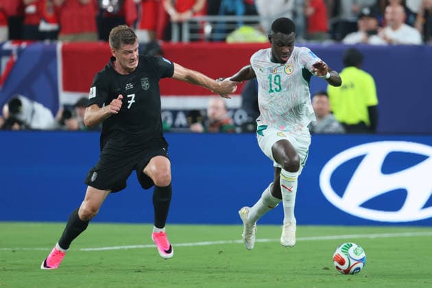 Norway v Senegal: Group I - FIFA World Cup, WM, Weltmeisterschaft, Fussball 2026 Alexander Sorloth of Norway and Moussa Niakhate of Senegal challenge during the FIFA World Cup 2026 Group I match between Norway and Senegal at New York New Jersey Stadium on June 22, 2026 in East Rutherford, United States. East Rutherford New York New Jersey Stadium NJ United States Copyright: xAllstarxPicturexLibraryxLtdx