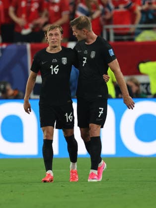 22.06.2026, Fussball, Herren, FIFA Weltmeisterschaft 2026, Vorrunde, Gruppe I, New York, Norwegen - Senegal, Torjubel zum 1:0, Torschütze: Marcus Pedersen (Norwegen), Alexander Sörloth (Norwegen) New York MetLife Stadium New York Vereinigte Staaten von Amerika (US) *** June 22, 2026, Soccer, Mens, 2026 FIFA World Cup, Group Stage, Group I, New York, Norway vs. Senegal, Celebration of the 1–0 goal, Goal scorers Copyright: xSebastianxBachx