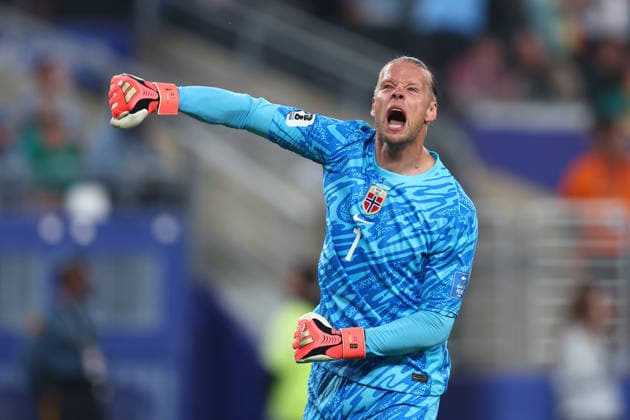 New Jersey, USA, 22nd June 2026. Orjan Nyland of Norway celebrates after Marcus Holmgren Pedersen of Norway scores to make it 1-0 during the Norway vs Senegal FIFA World Cup, WM, Weltmeisterschaft, Fussball match at Metlife Stadium, New Jersey. Picture credit should read: Paul Terry Sportimage EDITORIAL USE ONLY. No use with unauthorised audio, video, data, fixture lists, club league logos or live services. Online in-match use limited to 120 images, no video emulation. No use in betting, games or single club league player publications. SPI_015_PT_Norway_Senegal SPI-4838-0015