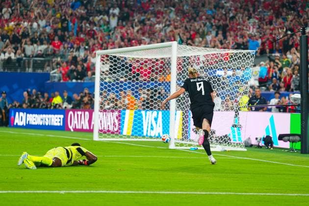 Erling Haaland of Norway watches his shot hit the post Norway v Senegal, 2026 FIFA World Cup, WM, Weltmeisterschaft, Fussball Group I, Football, New York New Jersey Stadium, East Rutherford, New Jersey, USA - 22 Jun 2026East Rutherford New York New Jersey Stadium New Jersey (NJ) United States of America EDITORIAL USE ONLY No use with unauthorised audio, video, data, fixture lists, club league logos or live services. Online in-match use limited to 120 images, no video emulation. No use in betting, games or single club league player publications.  Copyright: xJavierxGarcia Shutterstockx 16949464aa
