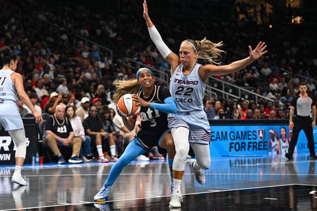 ATLANTA, GA - JUNE 22: Atlanta guard Jordin Canada (3) drives to the basket as Toronto Tempo guard Julie Allemand (22) defends during the WNBA, Basketball Damen, USA game between the Toronto Tempo and the Atlanta Dream on June 22nd, 2026 at State Farm Arena in Atlanta, GA. (Photo by Rich von Biberstein Icon Sportswire) WNBA: JUN 22 Toronto Tempo at Atlanta Dream EDITORIAL USE ONLY Icon260622003