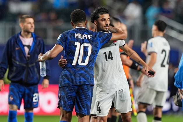 Kylian MbappÃ of France and Zidane Iqbal of Iraq embrace at full time France v Iraq, 2026 FIFA World Cup, WM, Weltmeisterschaft, Fussball Group I, Football, Philadelphia Stadium, Philadelphia, Pennsylvania, USA - 22 Jun 2026Philadelphia Philadelphia Stadium Pennsylvania (PA) United States of America  Copyright: xIsmaelxAdnan Shutterstockx 16950632dp