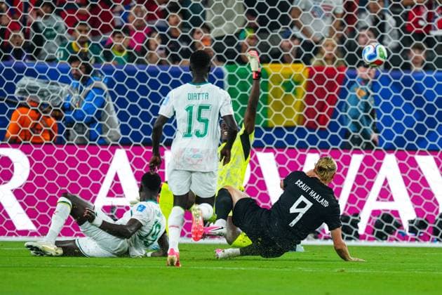Erling Haaland of Norway shoots and scores Norway v Senegal, 2026 FIFA World Cup, WM, Weltmeisterschaft, Fussball Group I, Football, New York New Jersey Stadium, East Rutherford, New Jersey, USA - 22 Jun 2026East Rutherford New York New Jersey Stadium New Jersey (NJ) United States of America EDITORIAL USE ONLY No use with unauthorised audio, video, data, fixture lists, club league logos or live services. Online in-match use limited to 120 images, no video emulation. No use in betting, games or single club league player publications.  Copyright: xJavierxGarcia Shutterstockx 16949464ag