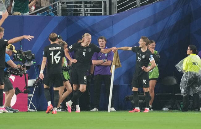 Martin Oedegaard (Norway) and Erling Haaland (Norway) celebrate during Norway and Senegal, Group I FIFA World Cup, WM, Weltmeisterschaft, Fussball 2026, Met Life Stadium, New jersey, USA on June 22, 2026. Thor Wegner DeFodi Images. (Photo by DeFodi Images) - *** Martin Oedegaard of Norway and Erling Haaland of Norway celebrate during the match between Norway and Senegal in Group I of the 2026 FIFA World Cup at MetLife Stadium in New Jersey, USA, on June 22, 2026. Photo by Thor Wegner, DeFodi Images,detected_source_language