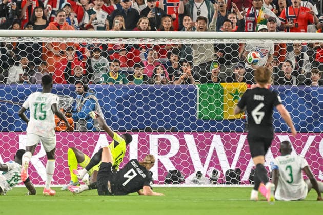 Erling Haaland (Norway) scores his team s second goal during the FIFA World Cup, WM, Weltmeisterschaft, Fussball 2026 Group I match between Norway and Senegal at New York New Jersey Stadium on June 22, 2026 in East Rutherford, United States. (Photo by Harry Langer DeFodi Images) - *** Erling Haaland of Norway scores his teams second goal during the 2026 FIFA World Cup Group I match between Norway and Senegal at New York-New Jersey Stadium on June 22, 2026, in East Rutherford, United States. Photo by Harry Langer, DeFodi Images,detected_source_language
