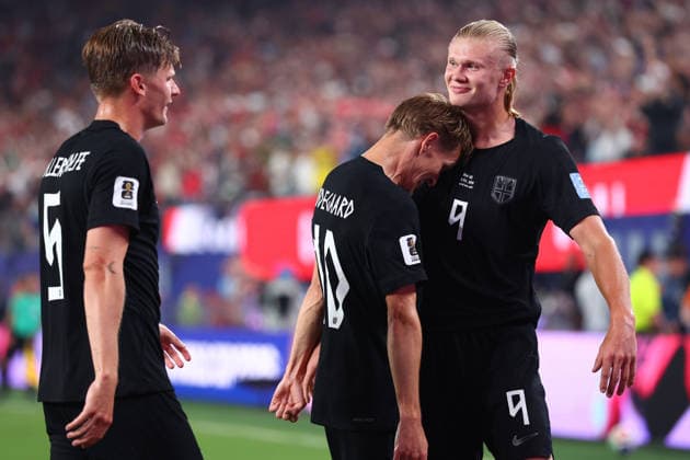 New Jersey, USA, 22nd June 2026. Erling Haaland (R) of Norway celebrates after scoring to make it 3-1 during the Norway vs Senegal FIFA World Cup, WM, Weltmeisterschaft, Fussball match at Metlife Stadium, New Jersey. Picture credit should read: Paul Terry Sportimage EDITORIAL USE ONLY. No use with unauthorised audio, video, data, fixture lists, club league logos or live services. Online in-match use limited to 120 images, no video emulation. No use in betting, games or single club league player publications. SPI_035_PT_Norway_Senegal SPI-4838-0035