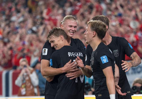 Jubel nach dem Tor zum 1-0 durch Marcus Holmgren Pedersen (Norway, 16), jubelnd, bejubelt, jubelt, jubeln, emotionen, celebrate. Hier jubelt Erling Haaland (Norway, 9) und Martin Odegaard (Norway, 10) mit ihm FIFA World Cup, WM, Weltmeisterschaft, Fussball 2026: Norway vs Senegal 22 June 2026, FIFA World Cup 2026: Norway vs Senegal (Group I, Matchday 2) at New York New Jersey Stadium in East Rutherford, New Jersey, USA. *** Celebrations after Marcus Holmgren Pedersen (Norway) scored the 1-0 goal, 16, celebrating, cheered, cheers, emotions, celebrate Here, Erling Haaland (Norway, 9) and Martin Odegaard (Norway, 10) celebrate with him. FIFA World Cup 2026 Copyright: HMBxMedia xMarcoxBader