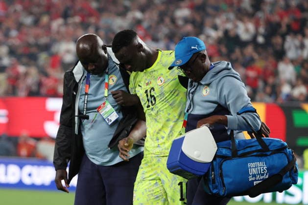 FIFA World Cup, WM, Weltmeisterschaft, Fussball 2026 - Group I - Norway vs Senegal Goalkeeper Edouard Mendy of Senegal (C) leaves the pitch after an injury during the FIFA World Cup 2026 group stage match Norway against Senegal, in East Rutherford, New Jersey, USA, 22 June 2026. East Rutherford United States  Copyright: xOLGAxFEDOROVAx