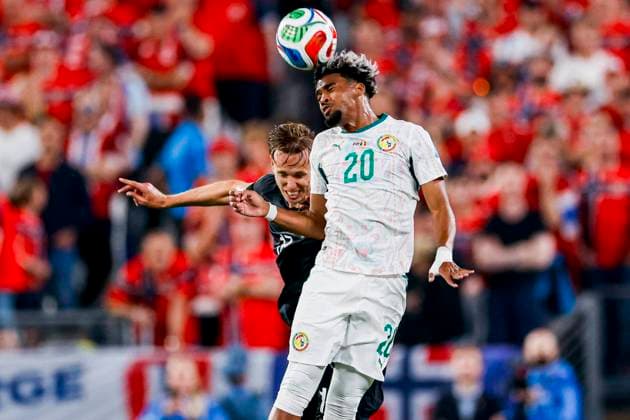 Ibrahim Mbaye of Senegal compete for the headed ball Norway v Senegal, Group I - FIFA World Cup, WM, Weltmeisterschaft, Fussball 2026, Norway v Senegal, New York New Jersey Stadium, June 22, 2026, East Rutherford, United States.