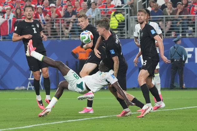 Fallrückzieher Ismaila Sarr (Senegal, 18) - New York 22.06.2026: Norwegen vs. Senegal, MetLife Stadium, World Cup 26 Gruppe I, 2. Spieltag *** Bicycle Kick by Ismaila Sarr, Senegal, 18, New York, June 22, 2026, Norway vs. Senegal, MetLife Stadium, World Cup 26, Group I, Matchday 2,detected_source_language