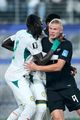 Norway v Senegal: Group I - FIFA World Cup, WM, Weltmeisterschaft, Fussball 2026 Pathe Ciss of Senegal and Erling Haaland of Norway challenge during the FIFA World Cup 2026 Group I match between Norway and Senegal at New York New Jersey Stadium on June 22, 2026 in East Rutherford, United States. East Rutherford New York New Jersey Stadium NJ United States Copyright: xAllstarxPicturexLibraryxLtdx