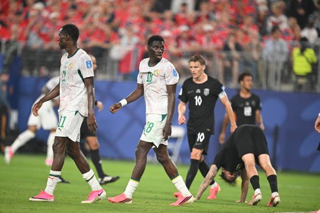 Ismaila Sarr (Senegal) Looks on during the FIFA World Cup, WM, Weltmeisterschaft, Fussball 2026 Group I match between Norway and Senegal at New York New Jersey Stadium on June 22, 2026 in East Rutherford, United States. (Photo by Harry Langer DeFodi Images) - *** Ismaila Sarr of Senegal watches the action during the 2026 FIFA World Cup Group I match between Norway and Senegal at New York New Jersey Stadium on June 22, 2026, in East Rutherford, United States. Photo by Harry Langer, DeFodi Images,detected_source_language