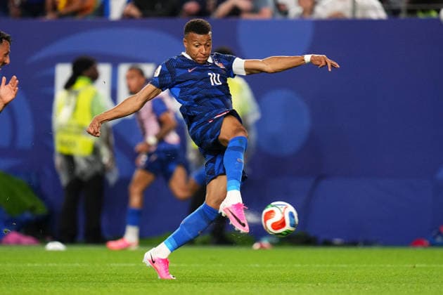 June 22, 2026: France Forward Kylian Mbappe (10) shoots during the second half of a World Cup Match against Iraq at Philadelphia Stadium in Philadelphia, Pennsylvania. CSM Philadelphia United States of America - ZUMAc04_ 20260622_zma_c04_234 Copyright: xKylexRoddenx